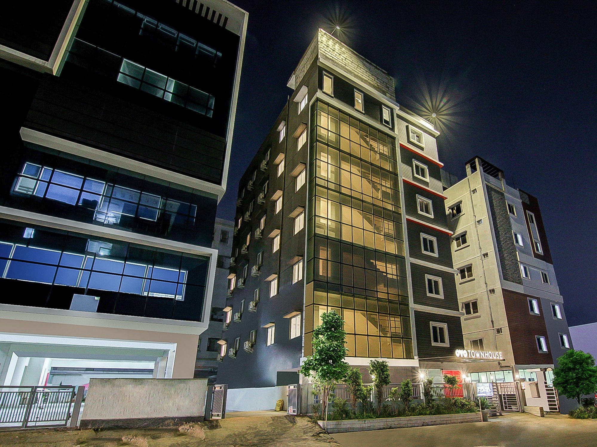 Oyo Townhouse 034 -Halcyon Hitech City Road Хидерабад Екстериор снимка